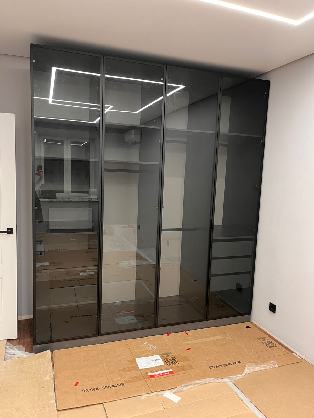 Шкафы с распашными фасадами