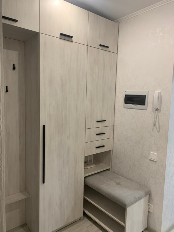 Прихожая с каретной стяжкой №8