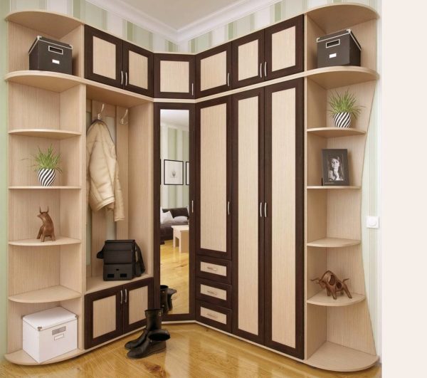 Угловой шкаф с распашными дверями в прихожую №22