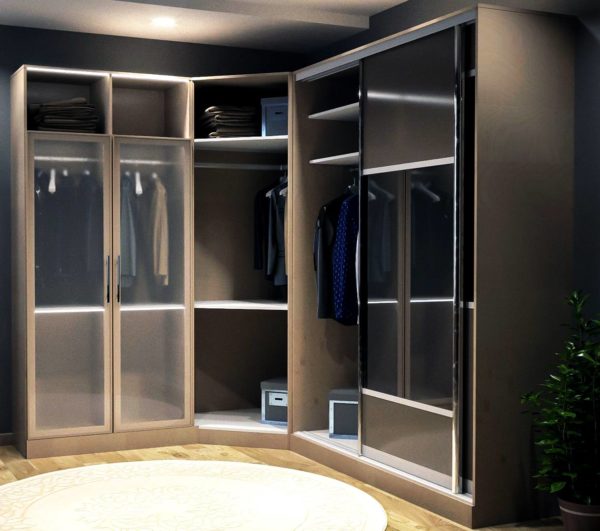 Угловой шкаф-купе c распашными дверями в спальню №29